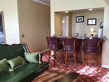 Suite, 1 King Bed, Non Smoking, Kitchen (Garden)