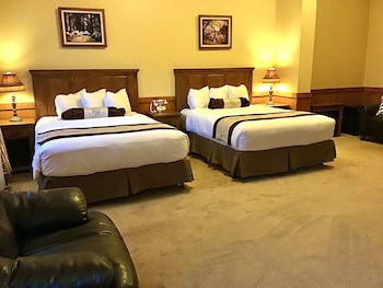 Deluxe Room, 2 Queen Beds, Accessible, Non Smoking (Mobility)