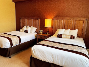 Deluxe Room, 2 Queen Beds, Accessible, Non Smoking (Mobility)