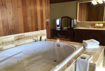 Honeymoon Suite, 1 King Bed, Non Smoking