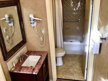 Deluxe Room, 2 Queen Beds, Non Smoking