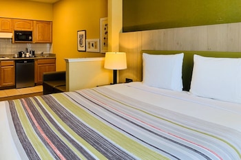 Suite, 1 King Bed, Accessible, Non Smoking