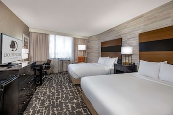 Room, 2 Queen Beds, Accessible (Mobility, Roll-In Shower)