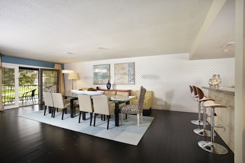 Luxury Suite