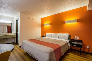 Standard Room, 1 King Bed, Smoking