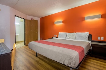 Standard Room, 1 King Bed, Accessible, Non Smoking