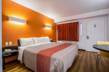 Standard Room, 1 King Bed, Accessible, Non Smoking