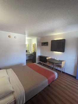 Standard Room, 1 Queen Bed, Smoking