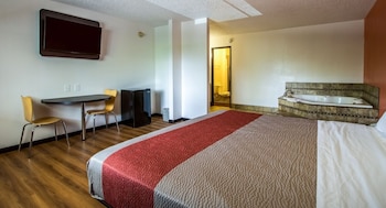 Deluxe Suite, 1 King Bed, Non Smoking, Hot Tub