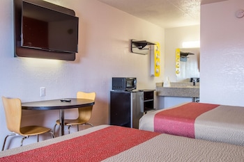 Standard Room, 2 Queen Beds, Non Smoking