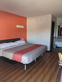 Standard Room, 1 King Bed, Smoking