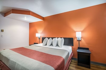 Deluxe Room, 1 Queen Bed, Non Smoking, Refrigerator & Microwave