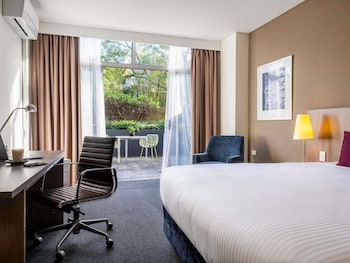 Superior Room, 1 King Bed, Patio