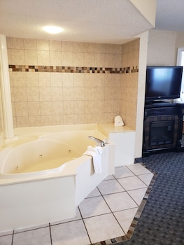 Standard Suite, 1 King Bed with Sofa bed, Jetted Tub (One-Bedroom)