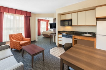 Standard Suite, Multiple Beds