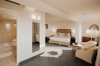 Executive Suite with Baron Palace View