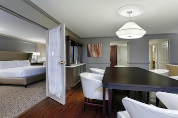 Suite, 1 King Bed