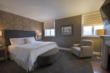 Suite, 1 King Bed (Bridgetown Parlor)