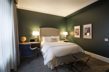 Deluxe Room, 1 Queen Bed, Accessible (Roll-In Shower)