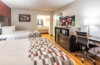 Deluxe Room, 2 Queen Beds, Smoking
