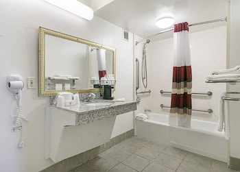 Deluxe Room, 2 Queen Beds, Accessible, Smoking