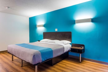 Standard Room, 1 King Bed, Accessible, Non Smoking