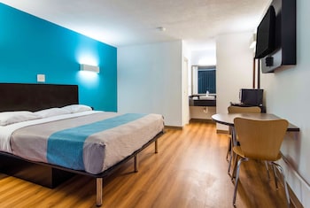 Standard Room, 1 King Bed, Accessible, Non Smoking