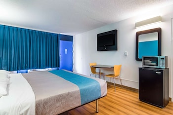 Standard Room, 1 King Bed, Accessible, Non Smoking