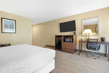 Standard Room, 2 Queen Beds, Non Smoking, Refrigerator & Microwave (Larger Room)