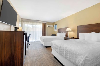 Standard Room, 2 Double Beds, Non Smoking, Refrigerator & Microwave