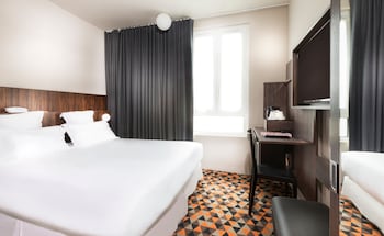 Comfort Room, Courtyard View