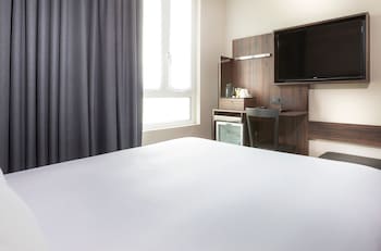 Comfort Room, Courtyard View
