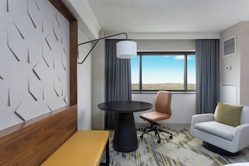 Room, 1 King Bed (Mobility/Hearing Accessible, Tub)