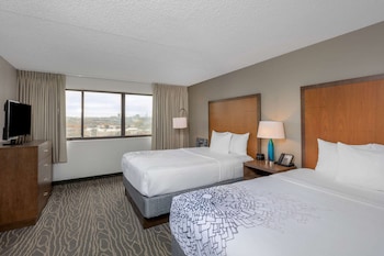 Deluxe Suite, 2 Queen Beds, Non Smoking, City View