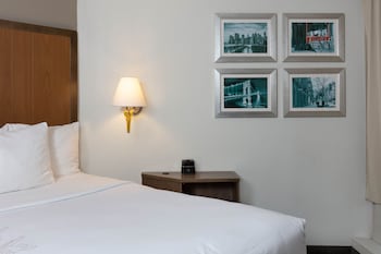 Room, 1 King Bed, Accessible, Non Smoking (Mobility, Roll-In Shower)