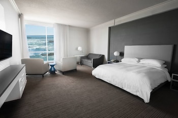 Suite, 1 King Bed with Sofa bed