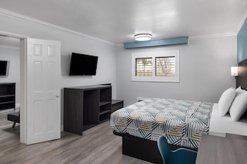 Studio Suite, 1 King Bed, Accessible