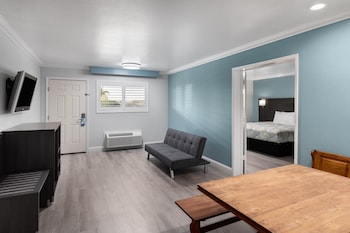 Studio Suite, 1 King Bed, Accessible