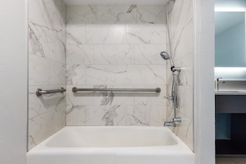 Studio Suite, 1 King Bed, Accessible