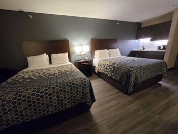Suite, 2 Queen Beds, Non Smoking
