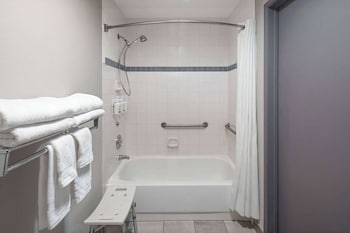 Room, 2 Queen Beds, Accessible, Non Smoking (Mobility, Bathtub)