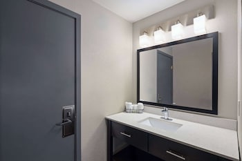 Studio Suite, 1 King Bed, Non Smoking