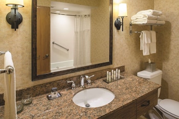 Standard Room, 1 King Bed, Balcony
