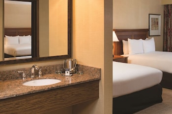 Standard Room, 1 Queen Bed, Balcony