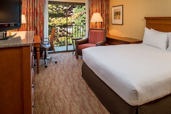 Standard Room, 1 King Bed, Balcony