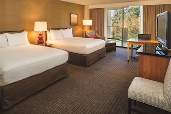 Deluxe Room, 2 Queen Beds, Balcony