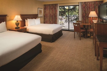 Standard Room, 1 Queen Bed, Balcony