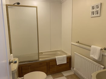 Economy Double Room, Ensuite (Near Train Track)