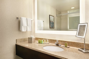 Junior Suite, 1 King Bed, Accessible, Bathtub (Mobility/ Hearing Accessible, Low Fl)