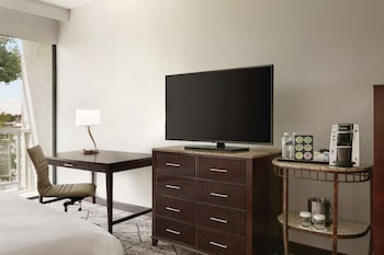 Junior Suite, 1 King Bed, Ground Floor (2 Room)